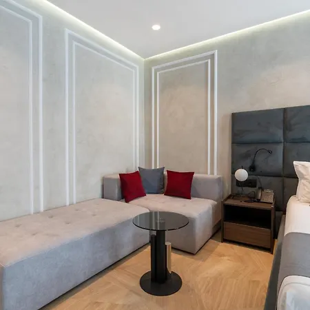 Отель Plaza 4*