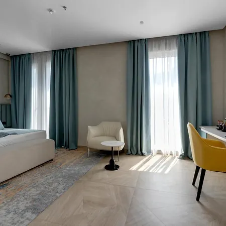 Отель Plaza 4*