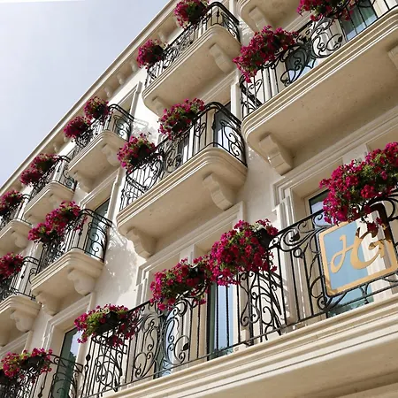 Plaza Hotel 4*