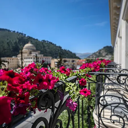 Plaza Hotel 4*